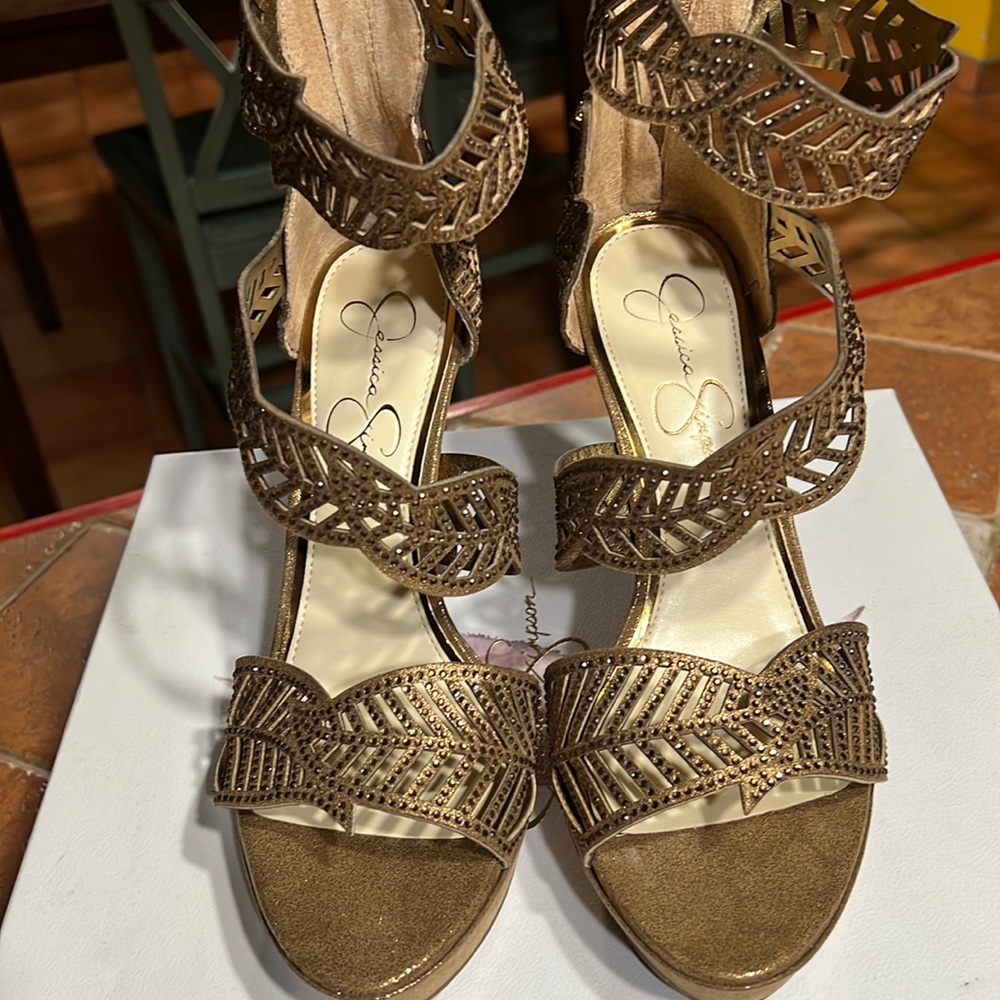 Jessica Simpson, size 8.5M, Bronze/Dusty metallic